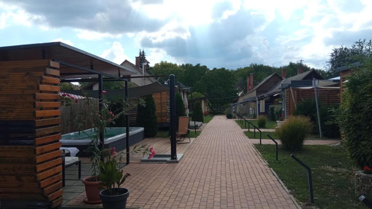 Green Corner Wellness Püspökladány Kültér fotó