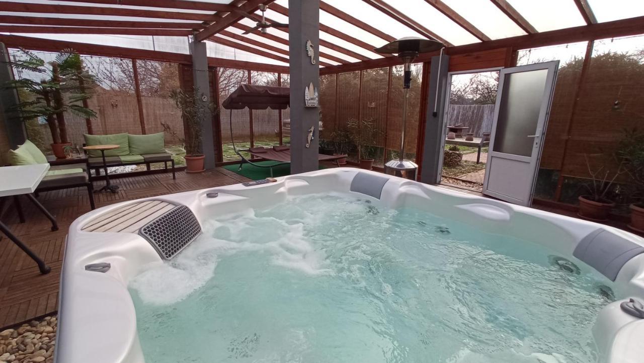 Green Corner Wellness Püspökladány Kültér fotó