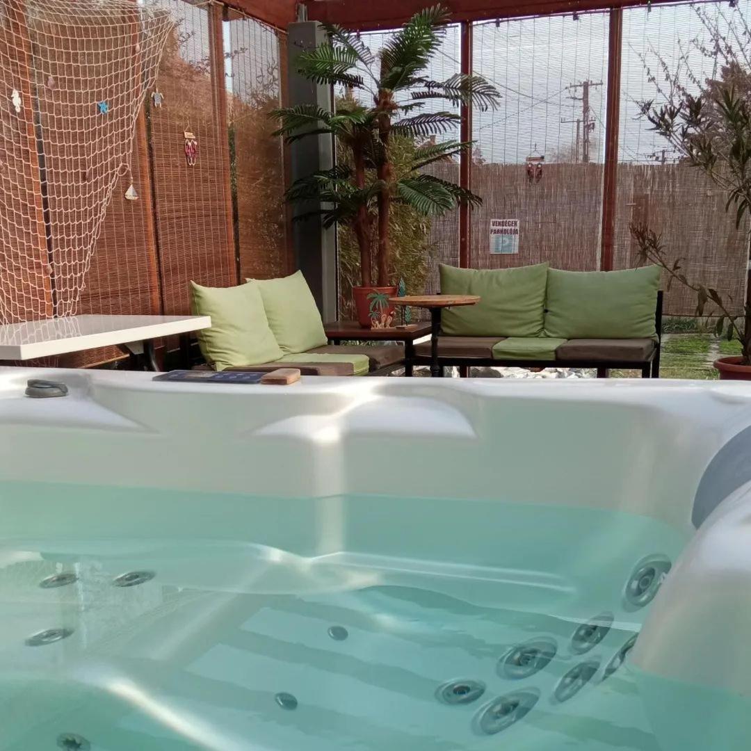 Green Corner Wellness Püspökladány Kültér fotó